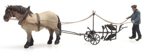 Artitec 316.068 - Pferd und Pflug Fertigmodell aus Resin, lackiert