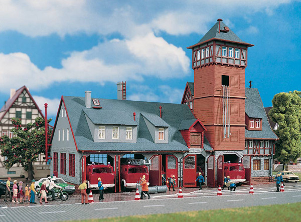 Vollmer 43767 - Feuerwehr-Magazin 290x120x220 mm Fachwerk