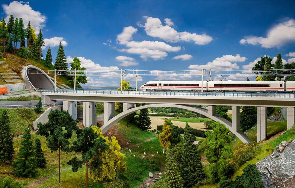 Faller 222573 - Moderne Bogenbrücke, patiniert