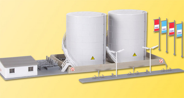 Kibri 37467 - Zwei Hochtanks Miro mit Bürogebäude und Abfüllung