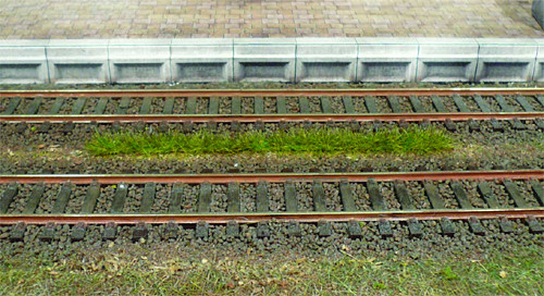 Heki 1811 - Grasstreifen 100 mm lang (10 St./Packung) 5-6 mm hoch Sommer Heki