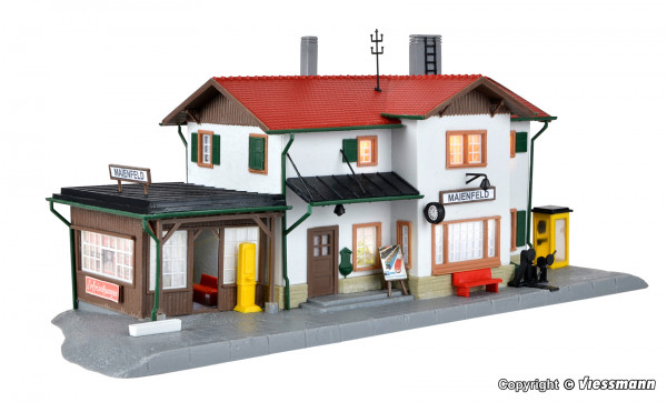 Kibri 39496 - Bahnhof Maienfeld inkl. Hausbeleuchtungs- Startset, Funktionsbausatz
